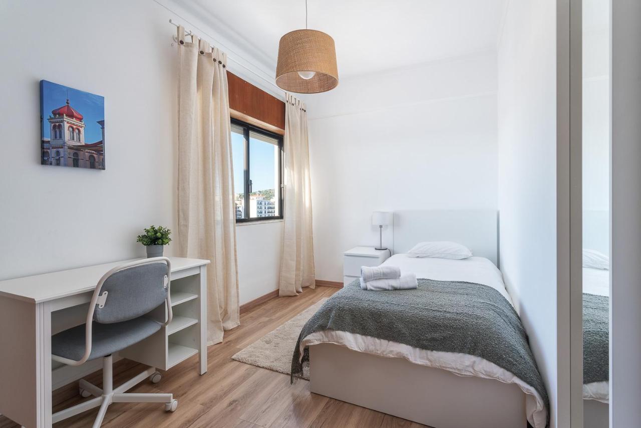 Hostwise - Spacious & Sunny Flat - Loule Luaran gambar