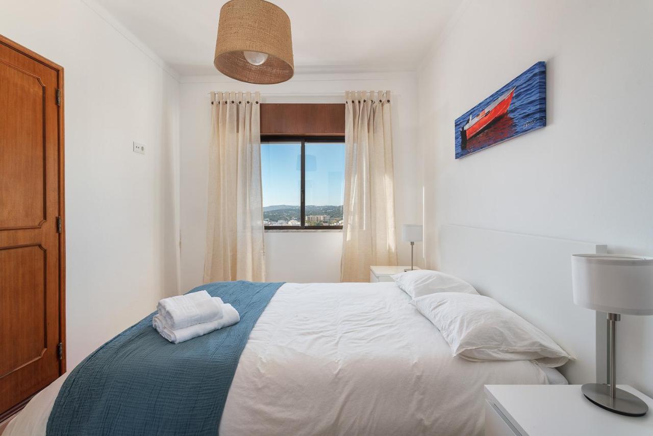 Hostwise - Spacious & Sunny Flat - Loule Luaran gambar
