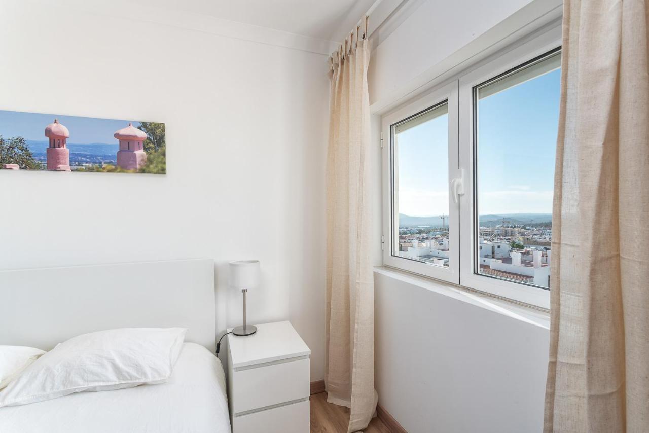 Hostwise - Spacious & Sunny Flat - Loule Luaran gambar